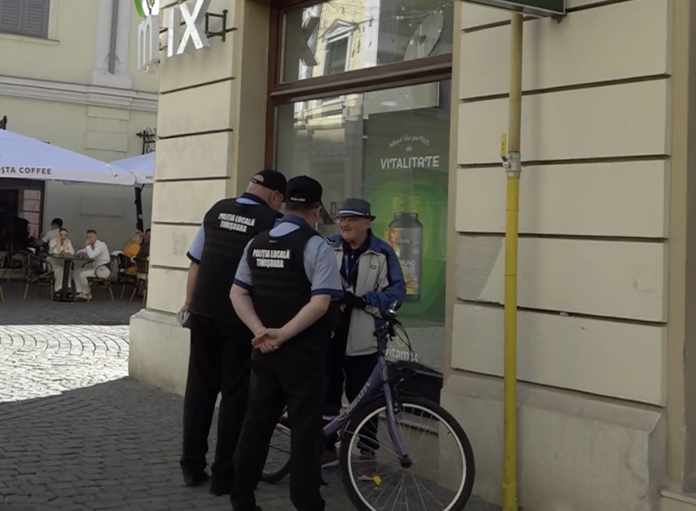 Politia Locala Timisoara opreste muzicianul stradal Andrei