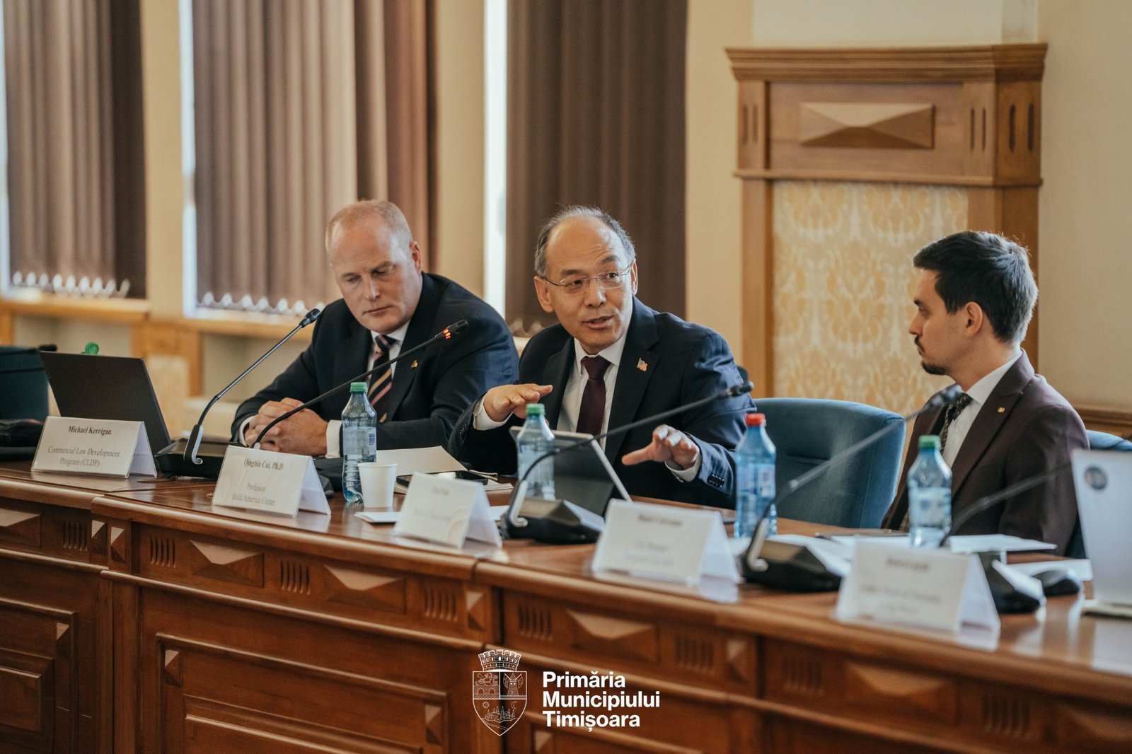Participanți la întâlnire, în timpul prezentărilor