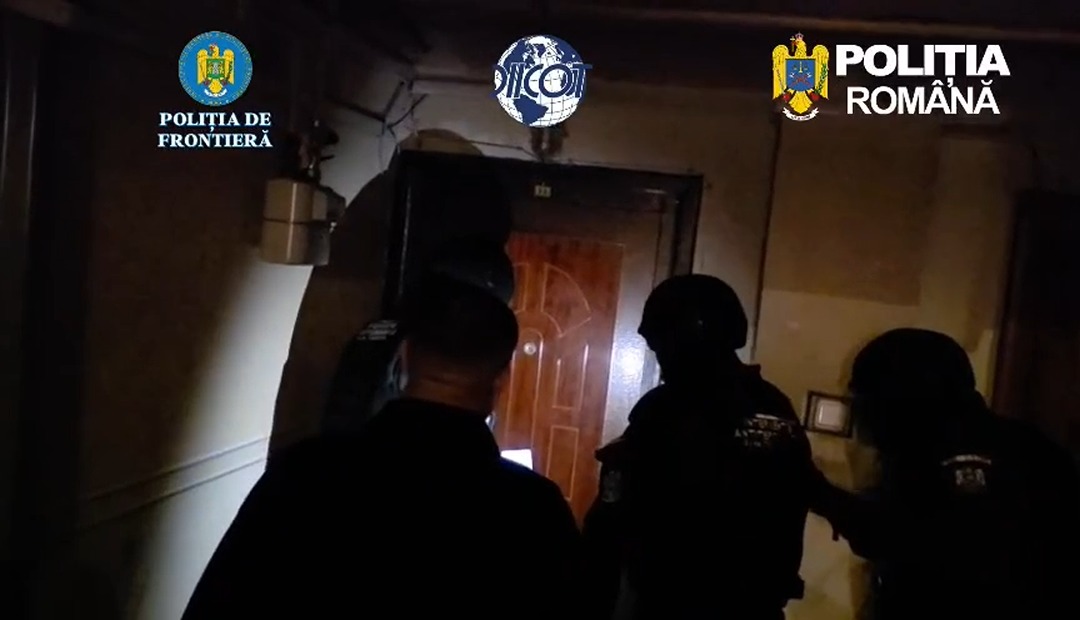 Polițiști în timpul unei intervenții, imagine de ilustrare