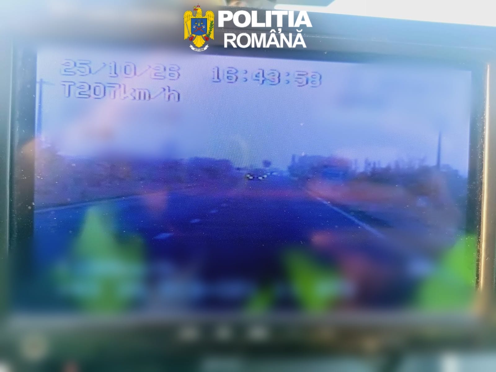 Imagine de pe aparatul radar al poliției, cu viteza de 207 km/h