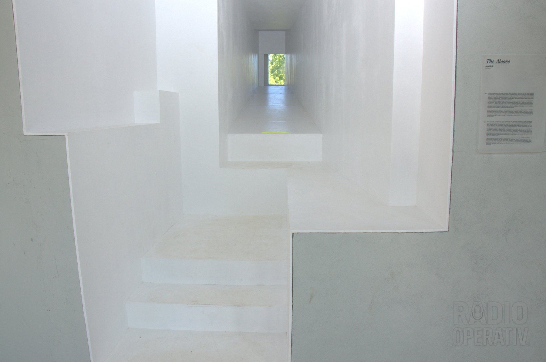 „The Alcove”, culoarul alb al colectivului cryptic.k, la Beta 2026, Timișoara
