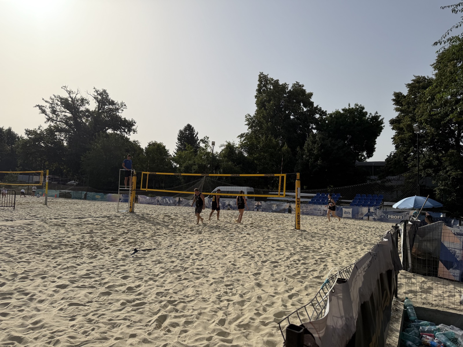 Teren de volei pe plajă din Parcul Rozelor, în timpul turneului Cupa Lumina 2026