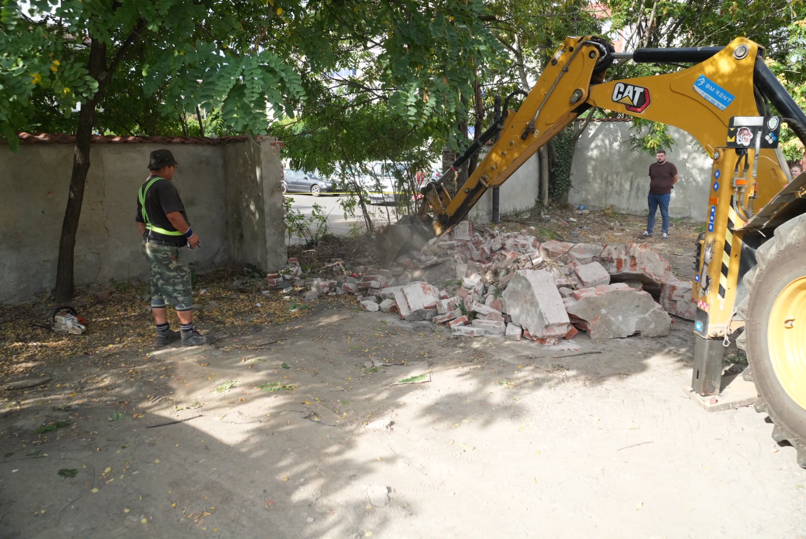 Lucrări de desființare a unei construcții ilegale pe terenul eliberat de Primăria Timișoara