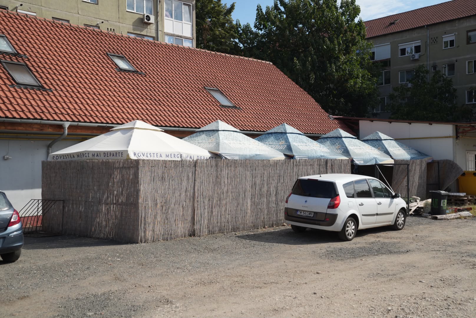Una dintre cele două terase exterioare desființate de pe terenul public