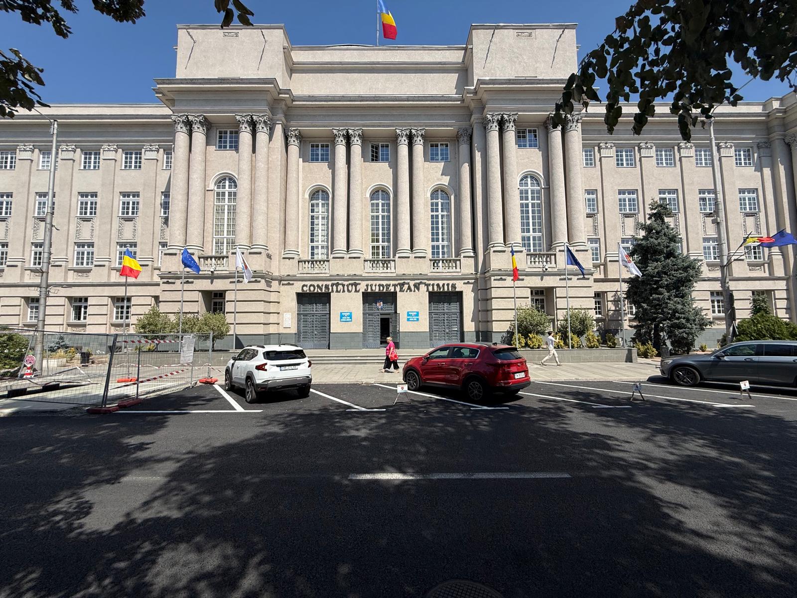 Clădirea care găzduiește instituțiile administrative județene din Timișoara
