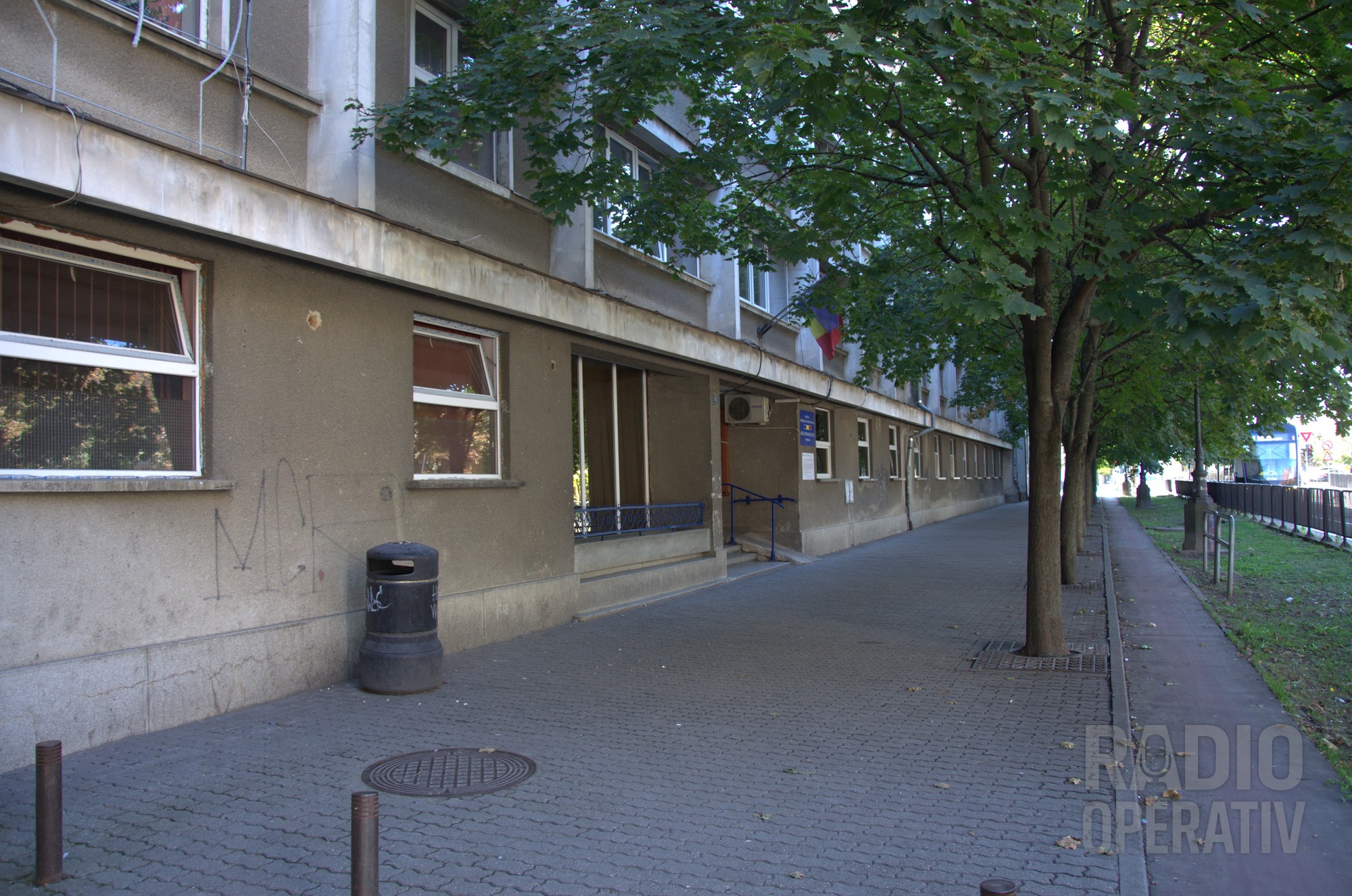 Trotuarul din fața Liceului Tehnologic de Vest, în ziua documentării