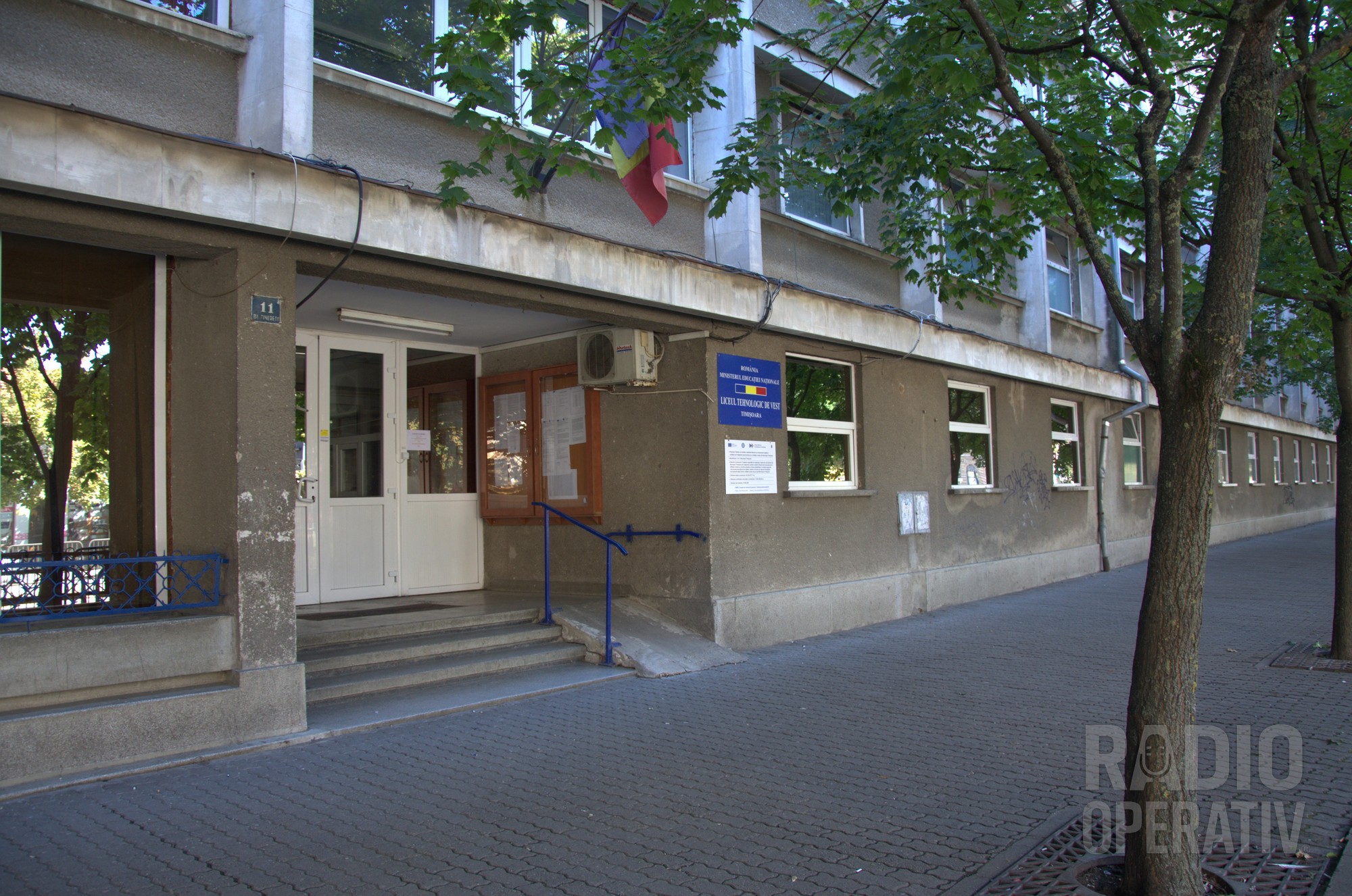 Intrarea principală a Liceului Tehnologic de Vest, Timișoara