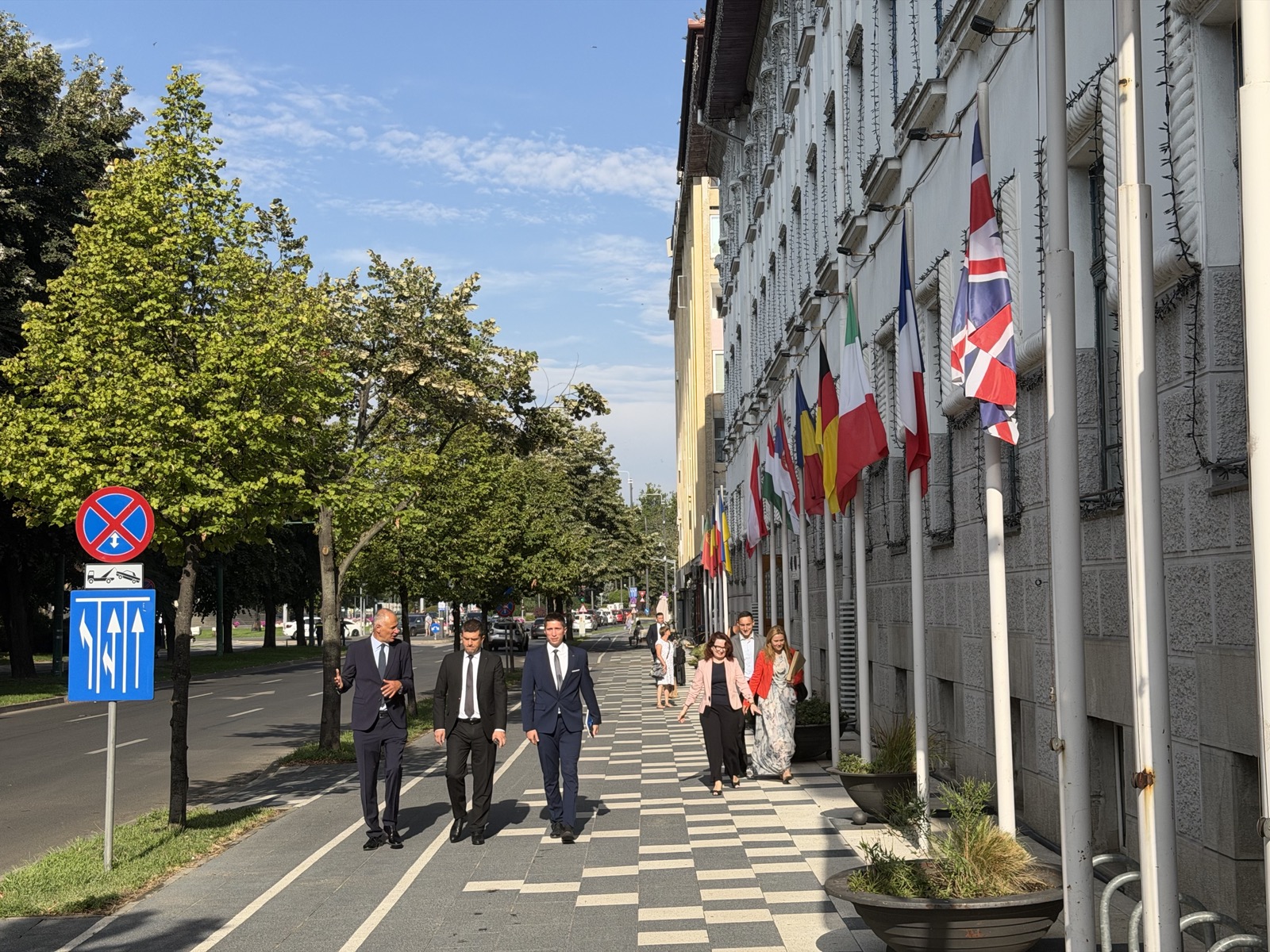 Delegațiile română și sârbă, pe traseul dintre sediile oficiale din Timișoara