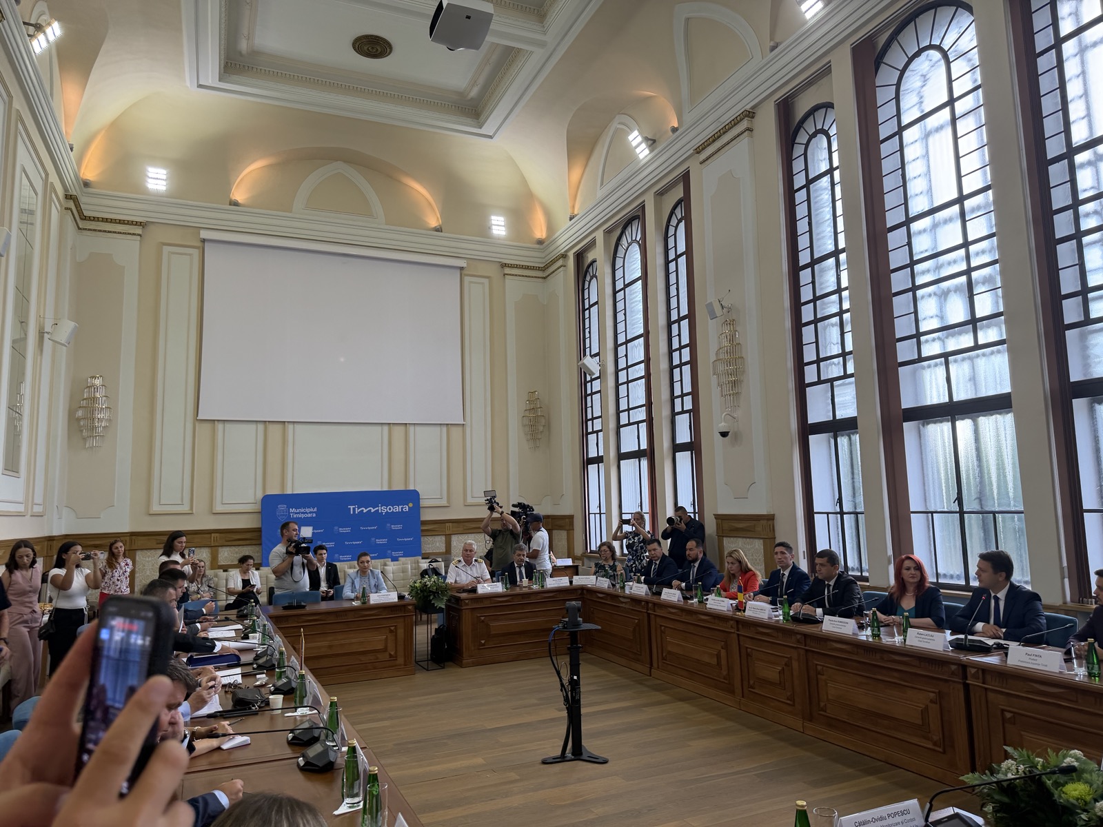 Delegațiile României și Serbiei, în sala de consiliu a Primăriei Timișoara
