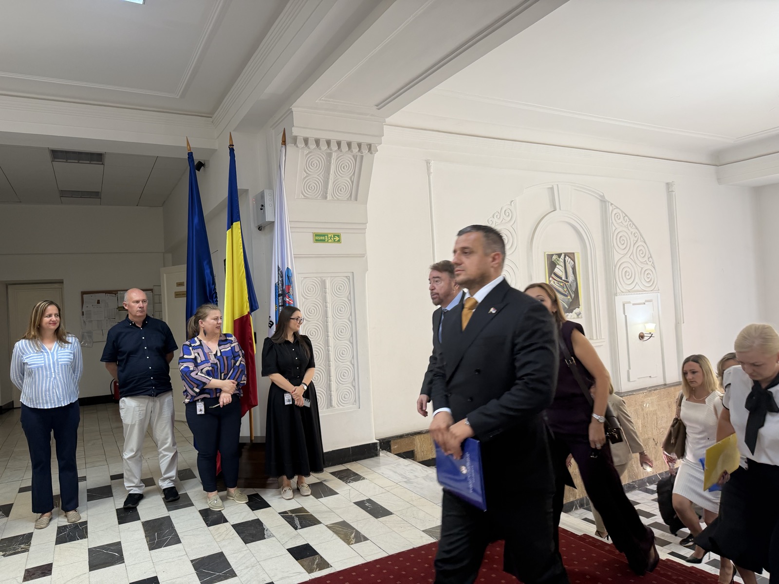 Delegația română și cea sârbă, la sosirea în Primăria Timișoara