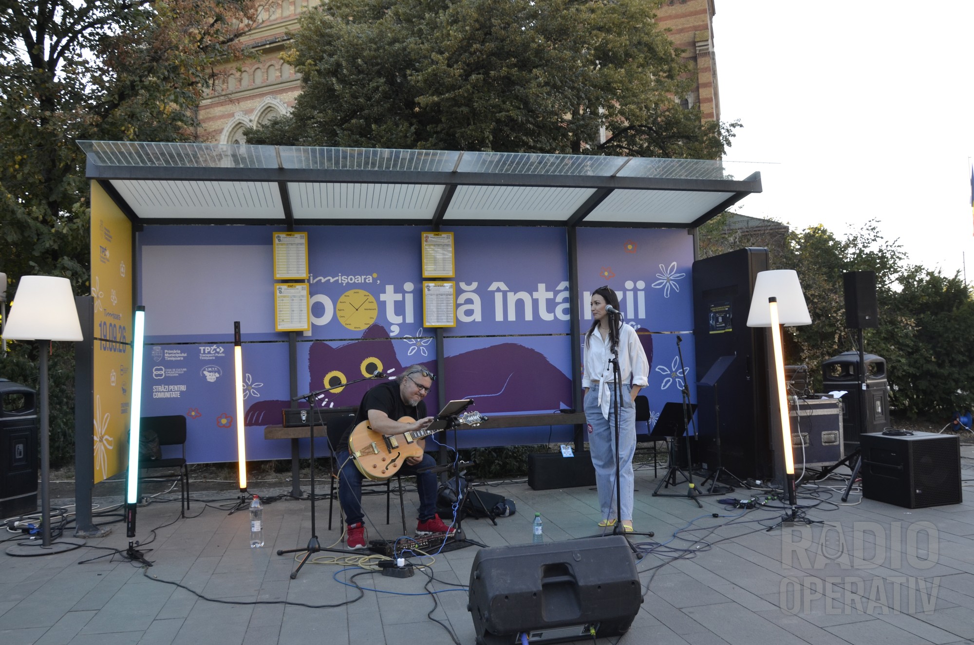 Concert în stația de tramvai amenajată „Poți să întârzii”, la Timișoara