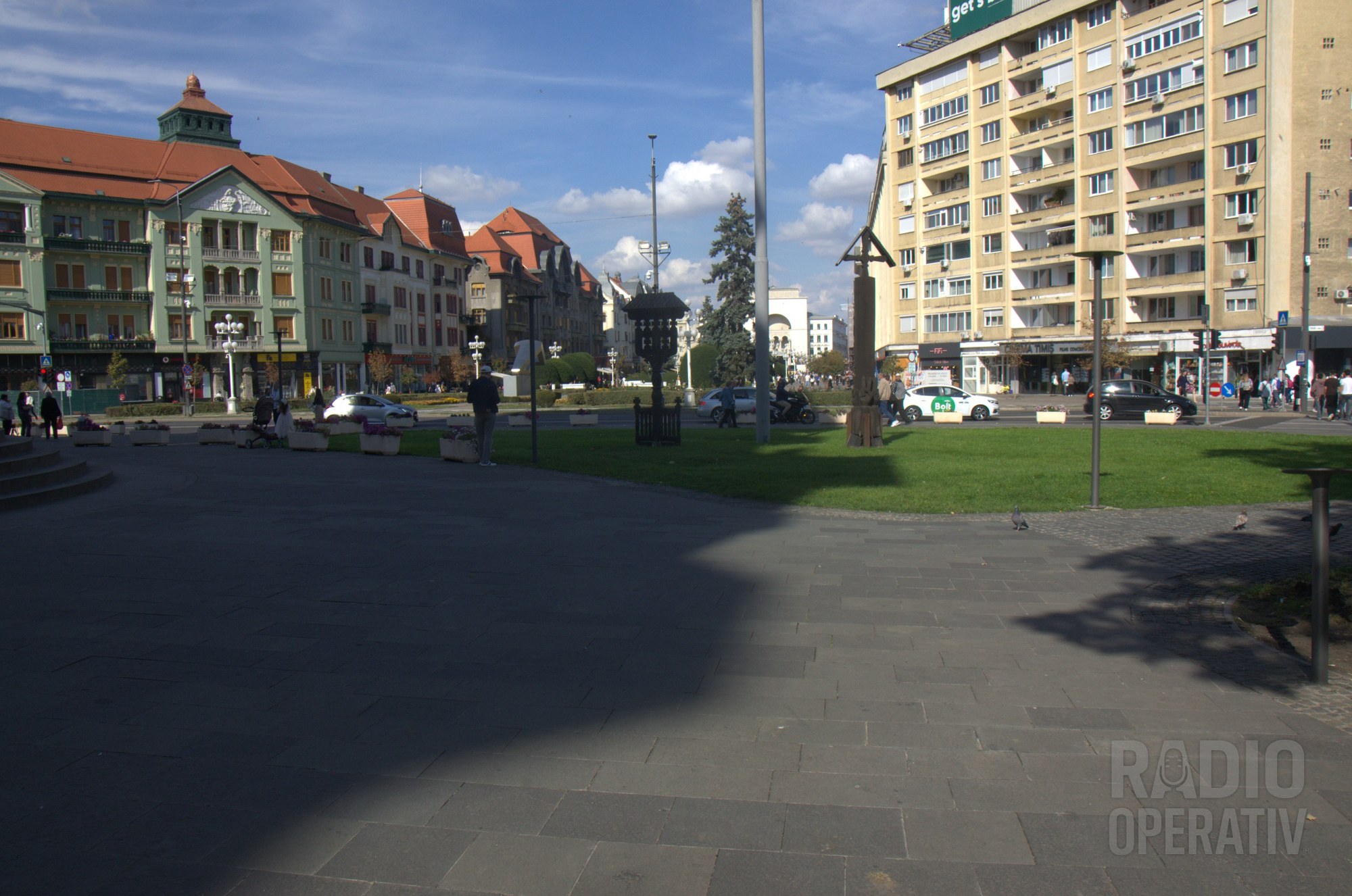 Spațiul verde din zona Catedralei Mitropolitane din Timișoara, fără chioșcurile comerciale