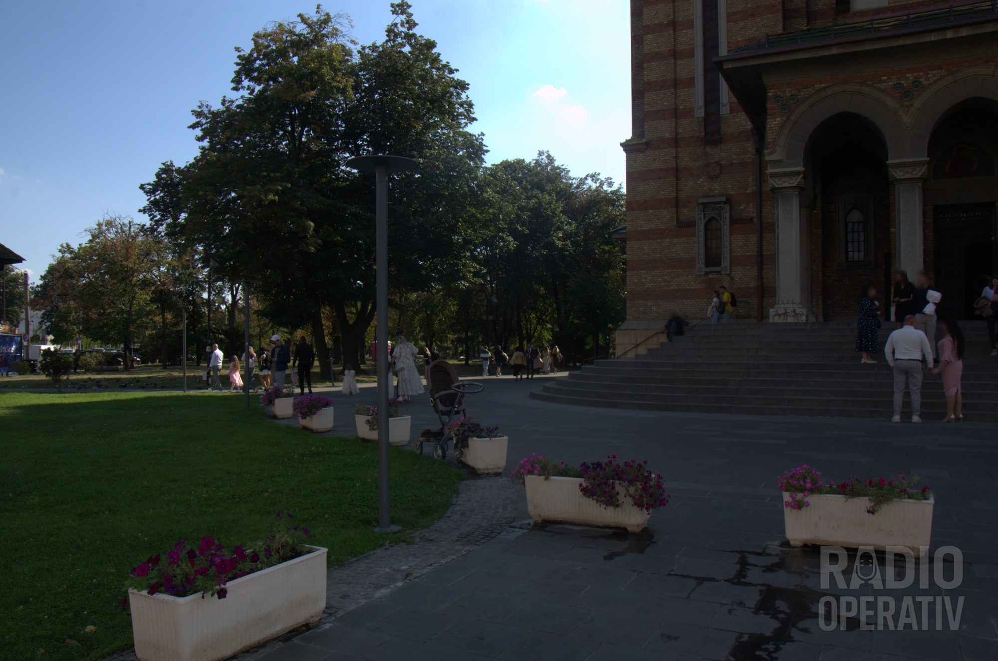Intrarea principală a Catedralei Mitropolitane, în după-amiaza zilei de 26 septembrie