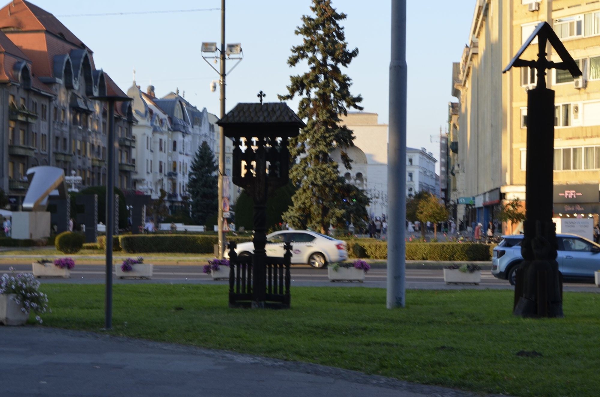Zona din apropierea Catedralei Mitropolitane din Timișoara, unde sunt amplasate standurile