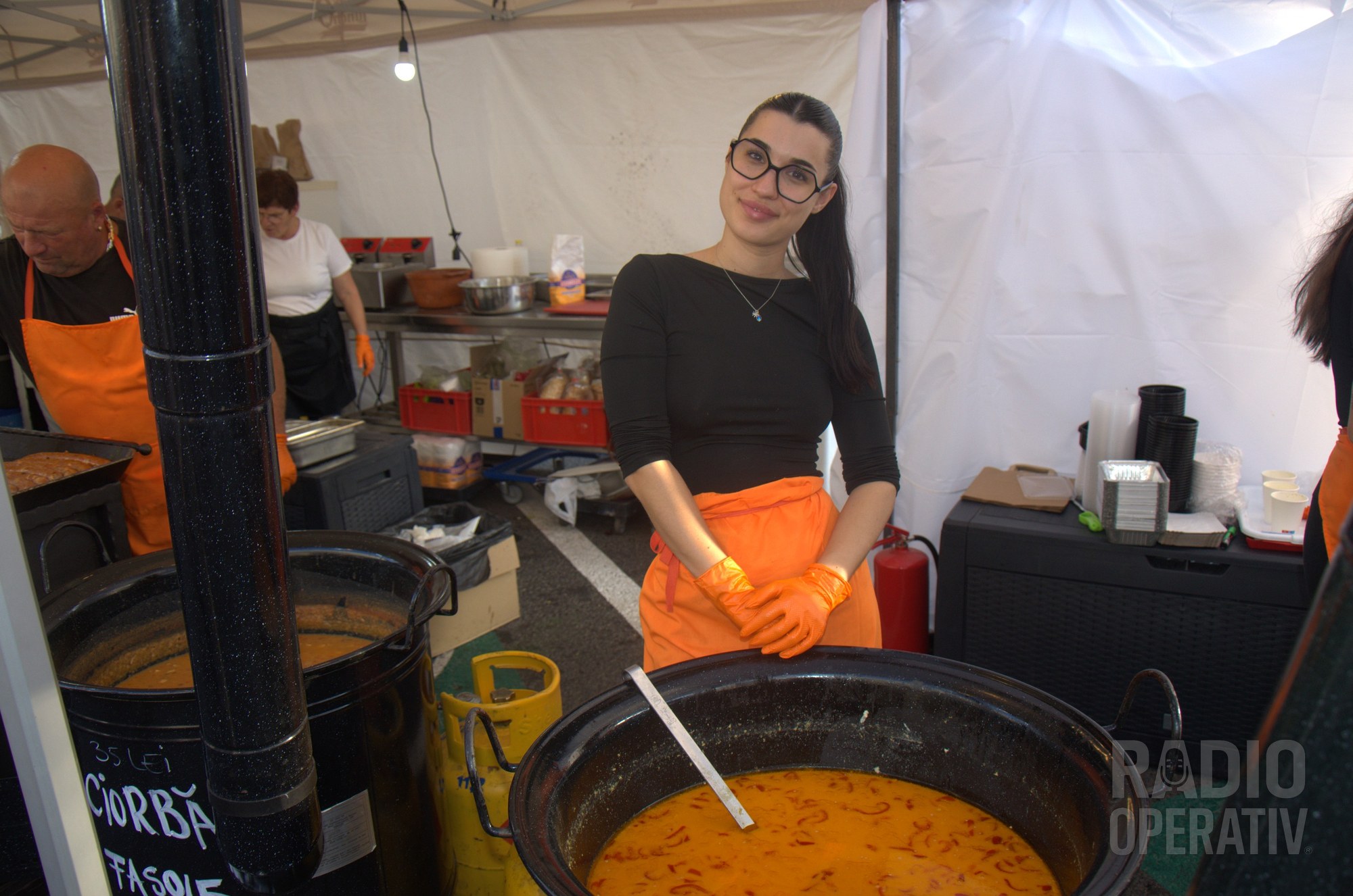 Ceaunul cu ciorbă de fasole și prețul afișat