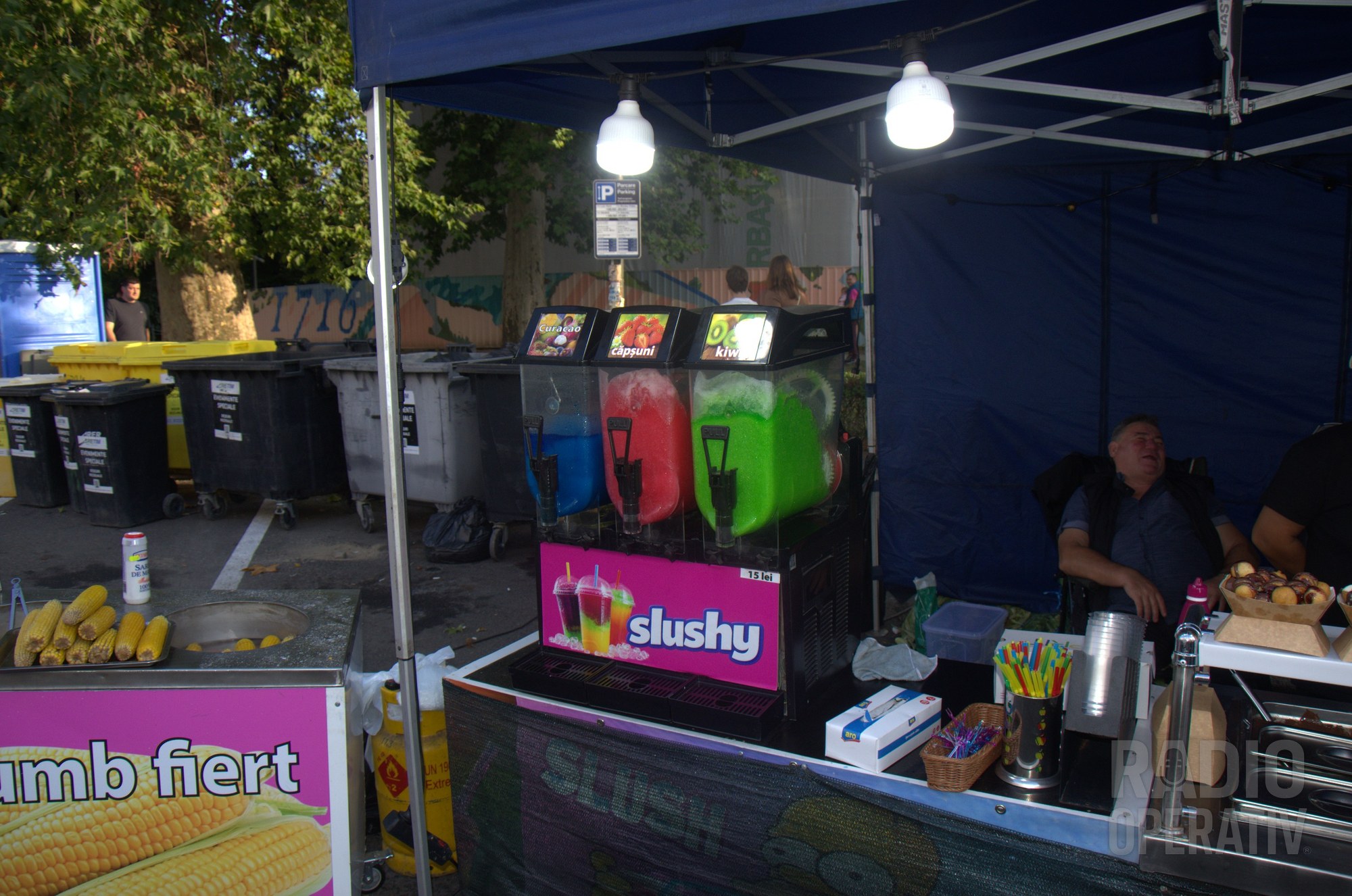 Aparatul de slushy și taraba cu porumb fiert